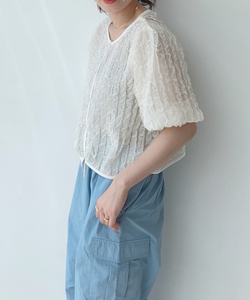 AS KNOW AS plus（アズノゥアズプラス）の「〇シアーフリル5分袖ブラウス（シャツ/ブラウス・レディース・アイボリー/ブラック/サックスブルー・FREE）」の19枚目の写真