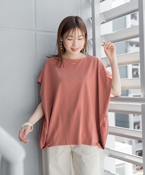 atONE（アットワン）の「atONE ショルダータックフレンチスリーブカットソー（Tシャツ/カットソー・レディース・グレイッシュベージュ/テラコッタ/ネイビー/ブラック/ホワイト・M-L/4L～5L/LL～3L）」の4枚目の写真