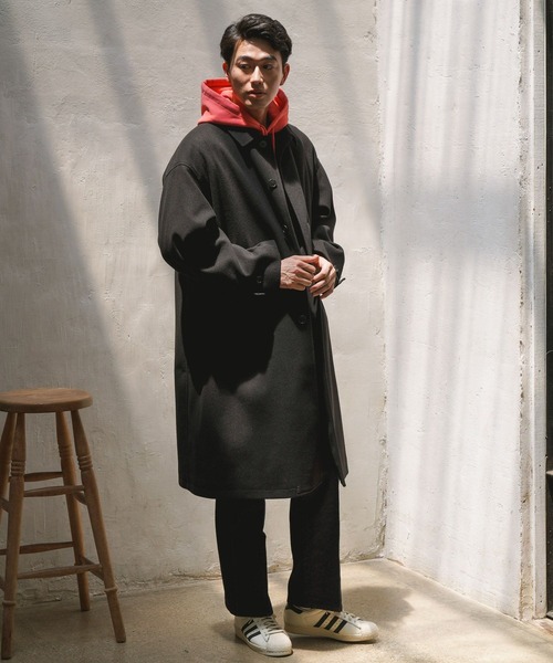 BAYFLOW（ベイフロー）の「WOOLYTEC / ウーリーテック ワイドステンカラーコート（ステンカラーコート・メンズ・グレイッシュベージュ/ブラック・MEDIUM/LARGE）」の3枚目の写真