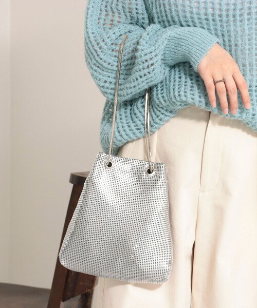 fredy emue(フレディエミュ)の「メタルメッシュ巾着バッグ(ショルダーバッグ・レディース・ブラック/シルバー/ゴールド・FREE)」の3枚目の写真