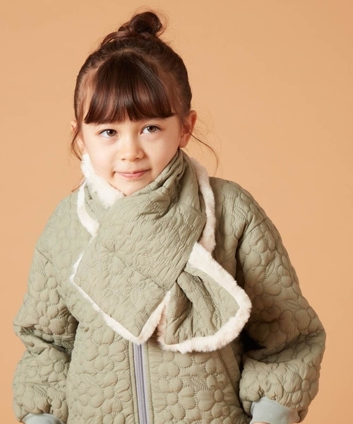 a.v.v（アーヴェヴェ）の「[KIDS]【2WAY】フラワーキルトリバーシブルマフラー（マフラー・キッズ・ブラック/カーキ/ライトブルー・120）」の17枚目の写真
