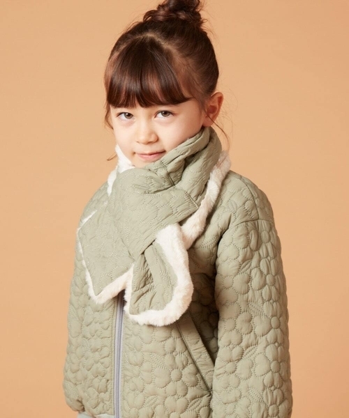 a.v.v（アーヴェヴェ）の「[KIDS]【2WAY】フラワーキルトリバーシブルマフラー（マフラー・キッズ・ブラック/カーキ/ライトブルー・120）」の16枚目の写真