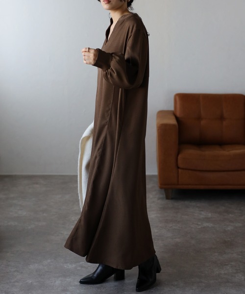 amini（アミニ）の「【2023 A/W】ボリューム袖フレアワンピース（ワンピース・レディース・ブラック/ブラウン/アイボリー・MEDIUM）」の16枚目の写真