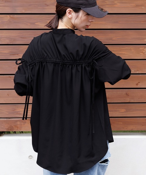 mili an deni(ミリアンデニ)の「エステルPUバックドロストオーバーシャツ(シャツ/ブラウス・レディース・ブラック/チャコールグレー/アイボリー・M)」の17枚目の写真