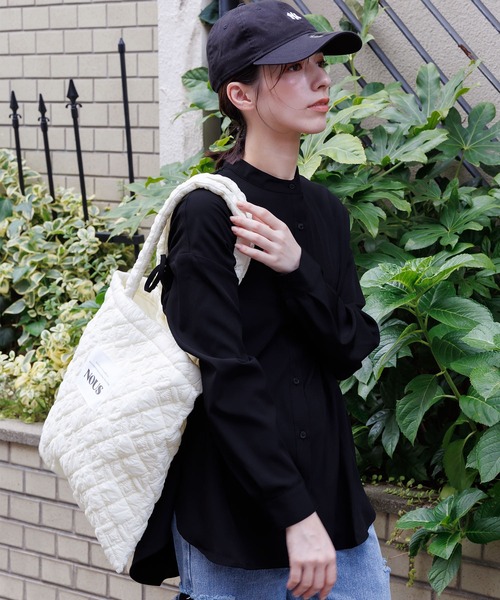 mili an deni(ミリアンデニ)の「エステルPUバックドロストオーバーシャツ(シャツ/ブラウス・レディース・ブラック/チャコールグレー/アイボリー・M)」の8枚目の写真
