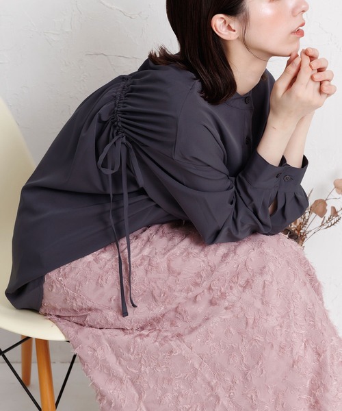 mili an deni(ミリアンデニ)の「エステルPUバックドロストオーバーシャツ(シャツ/ブラウス・レディース・ブラック/チャコールグレー/アイボリー・M)」の12枚目の写真
