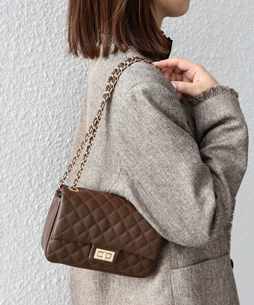 SHIPS Colors（シップス カラーズ）の「SHIPS Colors:キルティング チェーン バッグ◇（ショルダーバッグ・レディース・レッド/ブラック/キャメル/クリーム/ベージュ/シルバー/ブラウン/ワイン・ONE SIZE）」の2枚目の写真