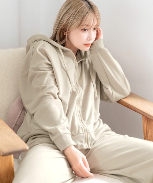 Dita（ディータ）の「ベーシック無地裏毛ZIPパーカー(単品販売)（ルームウェア/パジャマ・レディース・ブラック/ベージュ/ブルーグレー・L/M）」の3枚目の写真