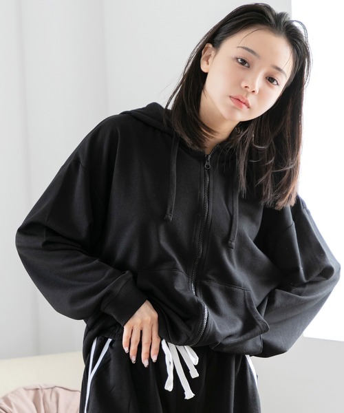 Dita（ディータ）の「ベーシック無地裏毛ZIPパーカー(単品販売)（ルームウェア/パジャマ・レディース・ブラック/ベージュ/ブルーグレー・L/M）」の2枚目の写真