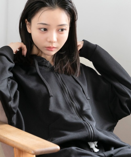 Dita（ディータ）の「ベーシック無地裏毛ZIPパーカー(単品販売)（ルームウェア/パジャマ・レディース・ブラック/ベージュ/ブルーグレー・L/M）」の9枚目の写真