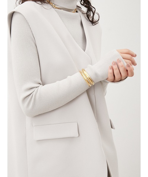 Mila Owen(ミラオーウェン)の「ボリュームラインバングル(バングル/リストバンド・レディース・ゴールド/シルバー・FREE)」の2枚目の写真