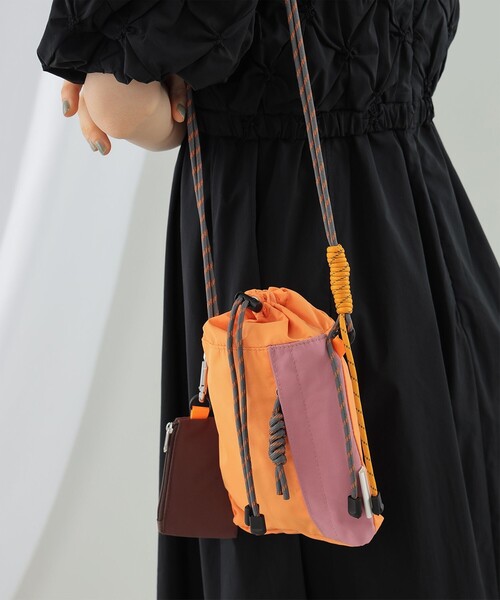 Ray BEAMS（レイビームス）の「CONTROL FREAK / ナイロン ハンディ ショルダー バッグ（ショルダーバッグ・レディース・オリーブ/ブラック/オレンジ・ONE SIZE）」の6枚目の写真