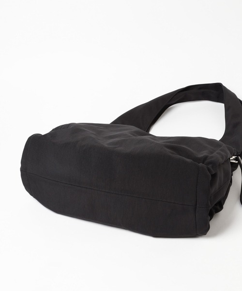 LAKOLE（ラコレ）の「ギャザーショルダーBAG / 981307（ショルダーバッグ・レディース・ライトグリーン/ホワイト/ブラック・FREE）」の16枚目の写真