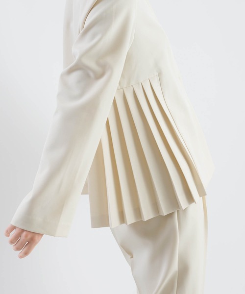 PICCIN(ピッチン)の「【セットアップ可能】ツインクロスノーカラージャケット(スーツジャケット・レディース・ベージュ/ブラック・M/L)」の9枚目の写真