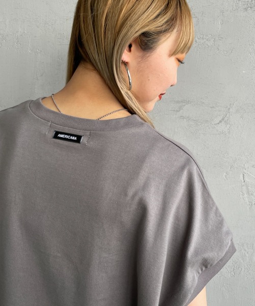 AMERICANA（アメリカーナ）の「【CanCam 7月号掲載】[Americana×JEANS FACTORY/アメリカーナ×ジーンズファクトリー] 別注 ラウンドヘム ロゴTシャツ（Tシャツ/カットソー・レディース・チャコール/ホワイト/ブラック・F）」の13枚目の写真