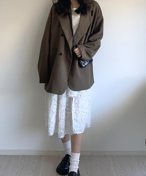 Silly(シリー)の「【ゆるっとシルエットで抜け感プラス】オーバーサイズシンプルジャケット(テーラードジャケット・レディース・ブラウン/ブラック/アイボリー・MEDIUM/LARGE)」の5枚目の写真