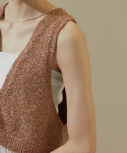 SALON adam et rope'（サロン アダム エ ロペ）の「クロップドメタリックニットベスト（ベスト・レディース・ゴールド系その他/ブラック系その他・FREE）」の13枚目の写真