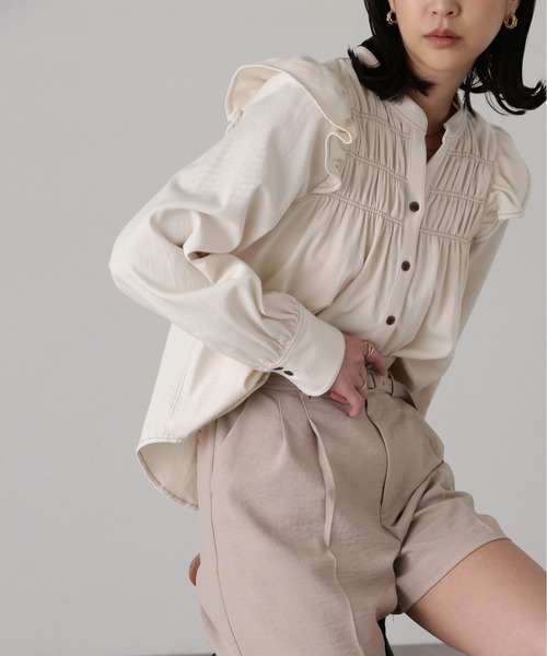 FREE'S MART（フリーズマート）の「フロントシャーリングデニムブラウス（シャツ/ブラウス・レディース・ホワイト系その他/ワンウォッシュ/ライトインディゴブルー・FREE）」の6枚目の写真