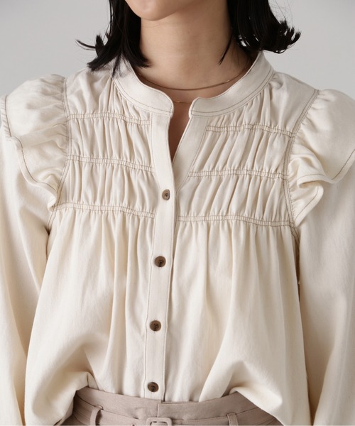 FREE'S MART（フリーズマート）の「フロントシャーリングデニムブラウス（シャツ/ブラウス・レディース・ホワイト系その他/ワンウォッシュ/ライトインディゴブルー・FREE）」の7枚目の写真