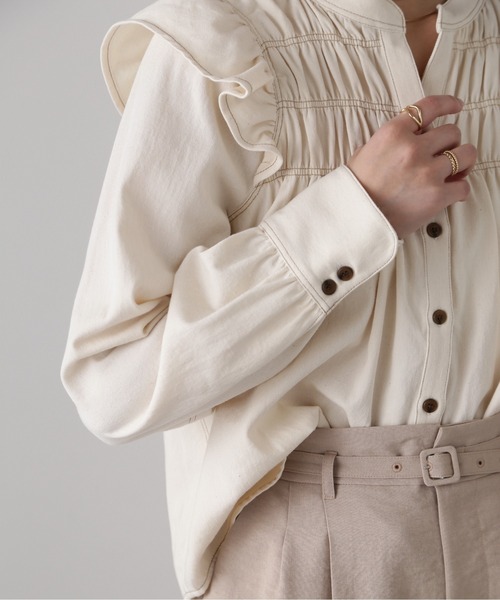 FREE'S MART（フリーズマート）の「フロントシャーリングデニムブラウス（シャツ/ブラウス・レディース・ホワイト系その他/ワンウォッシュ/ライトインディゴブルー・FREE）」の9枚目の写真