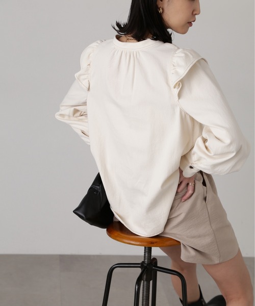 FREE'S MART（フリーズマート）の「フロントシャーリングデニムブラウス（シャツ/ブラウス・レディース・ホワイト系その他/ワンウォッシュ/ライトインディゴブルー・FREE）」の12枚目の写真