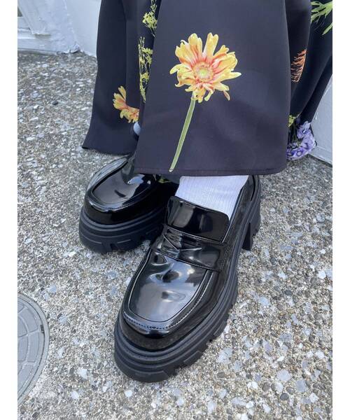 MURUA(ムルーア)の「タイヤソールローファー(ローファー・レディース・ブラック・22.5/23.5/24.5)」の2枚目の写真