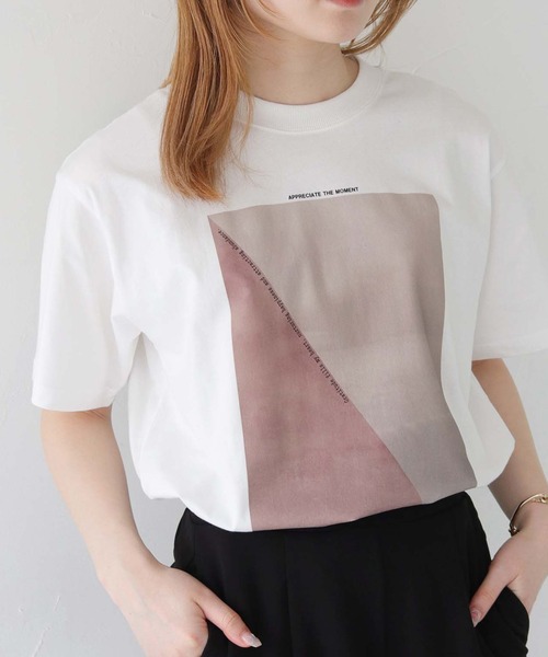 cheriella(シェリエラ)の「【cheriella】WEB限定NEWニュアンスパネルロゴTシャツ WEB LIMITED NEW NUANCE PANEL LOGO T-SHIRT(Tシャツ/カットソー・レディース・ブラウン/チャコール/サックスブルー/グレイッシュベージュ・L/M/S)」の1枚目の写真
