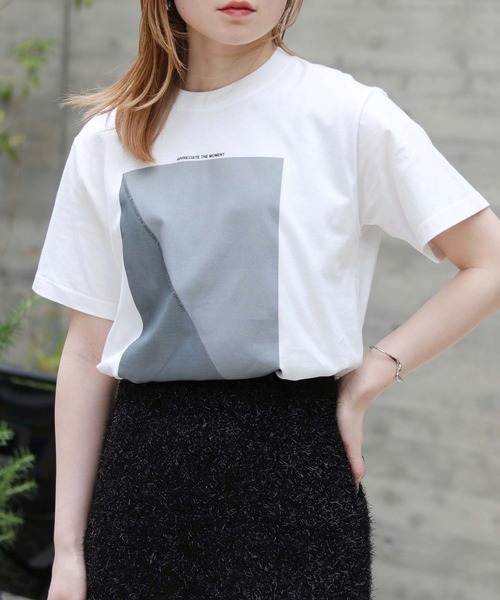 HER CLOSET（ハークローゼット）の「【HER CLOSET】WEB限定NEWニュアンスパネルロゴTシャツ WEB LIMITED NEW NUANCE PANEL LOGO T-SHIRT（Tシャツ/カットソー・レディース・ブラウン/チャコール/サックスブルー/グレイッシュベージュ・L/M/S）」の8枚目の写真