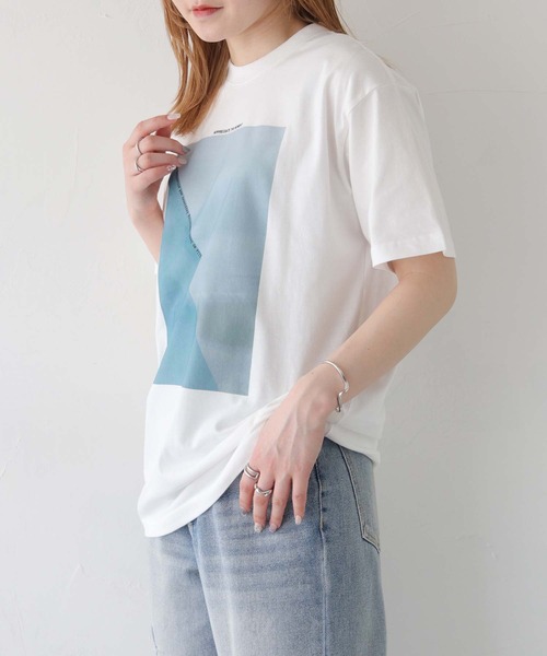 HER CLOSET（ハークローゼット）の「【HER CLOSET】WEB限定NEWニュアンスパネルロゴTシャツ WEB LIMITED NEW NUANCE PANEL LOGO T-SHIRT（Tシャツ/カットソー・レディース・ブラウン/チャコール/サックスブルー/グレイッシュベージュ・L/M/S）」の21枚目の写真