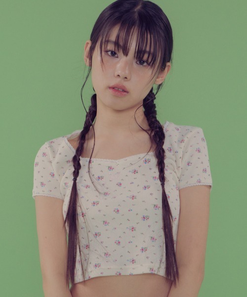 FANCY CLUB(ファンシークラブ)の「A'GEM/9 × .kom 『 FANCY CLUB/ファンシークラブ』 FLORAL LACE TEE TEE/フローラル 半袖カットソー(Tシャツ/カットソー・レディース・ブラック/ピンク/アイボリー・FREE)」の2枚目の写真