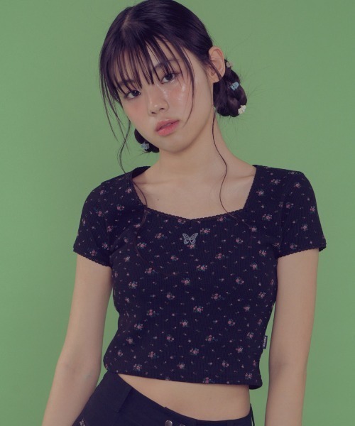 FANCY CLUB(ファンシークラブ)の「A'GEM/9 × .kom 『 FANCY CLUB/ファンシークラブ』 FLORAL LACE TEE TEE/フローラル 半袖カットソー(Tシャツ/カットソー・レディース・ブラック/ピンク/アイボリー・FREE)」の1枚目の写真