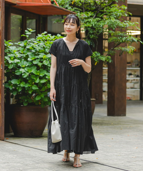 F by ROSSO(エフバイロッソ)の「F by ROSSO コットンボイルティアードワンピース(ワンピース・レディース・ブラック/ミント/ラベンダー・36/38)」の4枚目の写真