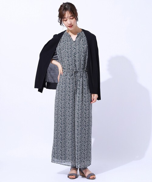 DRESKIP（ドレスキップ）の「◆【無理せずキレイ】大人の上品コーデが一枚で決まる シフォン花柄オールインワン（サロペット/オーバーオール・レディース・ブラック/ブルー系その他2/ブラック系・04/03/02）」の3枚目の写真