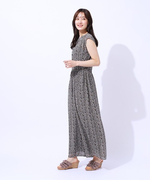 DRESKIP（ドレスキップ）の「◆【無理せずキレイ】大人の上品コーデが一枚で決まる シフォン花柄オールインワン（サロペット/オーバーオール・レディース・ブラック/ブルー系その他2/ブラック系・04/03/02）」の13枚目の写真