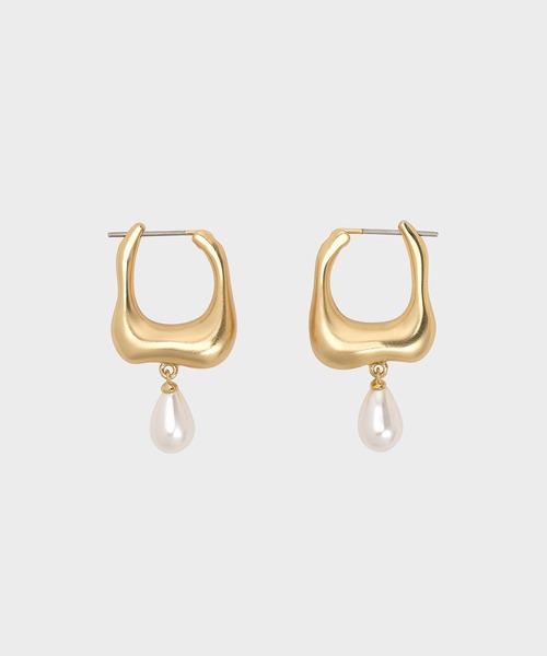 CHARLES & KEITH(チャールズ & キース)の「Corrine コリーヌ ティアドロップパールフープピアス(ピアス(両耳用)・レディース・シルバー/ゴールド系その他/ゴールド系その他2・FREE)」の3枚目の写真