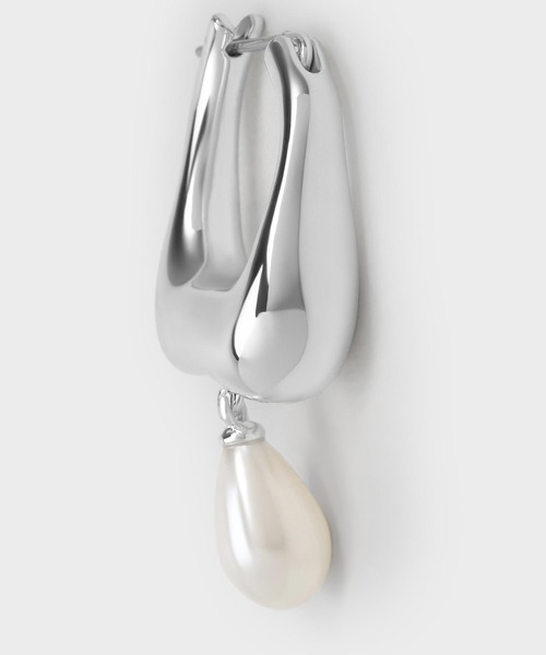 CHARLES & KEITH(チャールズ & キース)の「Corrine コリーヌ ティアドロップパールフープピアス(ピアス(両耳用)・レディース・シルバー/ゴールド系その他/ゴールド系その他2・FREE)」の11枚目の写真