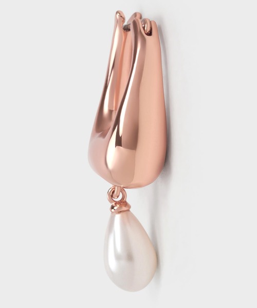 CHARLES & KEITH(チャールズ & キース)の「Corrine コリーヌ ティアドロップパールフープピアス(ピアス(両耳用)・レディース・シルバー/ゴールド系その他/ゴールド系その他2・FREE)」の8枚目の写真