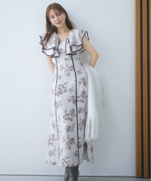 SNIDEL（スナイデル）の「ボリュームマフラー（マフラー・レディース・グレー/イエロー/ホワイト・FREE）」の4枚目の写真