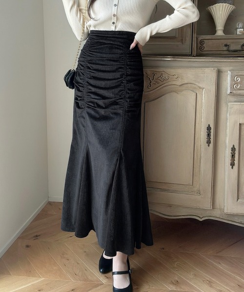 Meiru（メイル）の「ベロアジャガードハイウエストマーメイドスカート[高身長サイズMT/低身長サイズS有り]（スカート・レディース・グレイッシュベージュ/ブラック/チャコール・MT/X-LARGE/LARGE/MEDIUM/SMALL）」の4枚目の写真