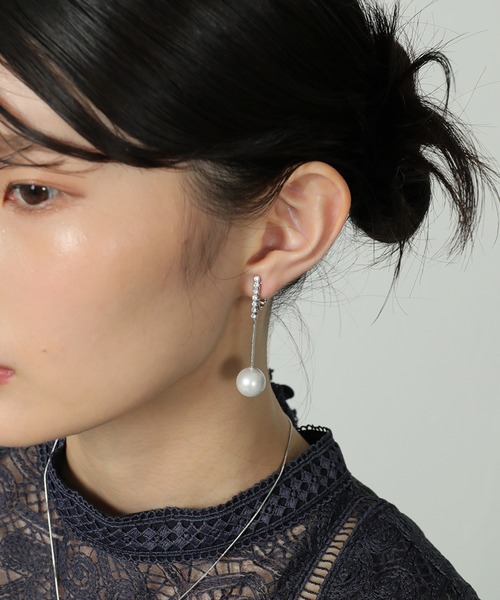 Kana(カナ)の「パール ビジュー シンプル ドロップ イヤリング パーティー 結婚式 オケージョン(イヤリング・レディース・ゴールド/シルバー・フリー)」の3枚目の写真