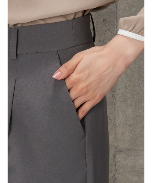 Perfect Suit FActory（パーフェクトスーツファクトリー）の「ダブルクロス【ボーテ・シルエット】タックワイドパンツ　ベージュ（スーツパンツ・レディース・ベージュ/ブラック/グレー・S/M/L）」の12枚目の写真