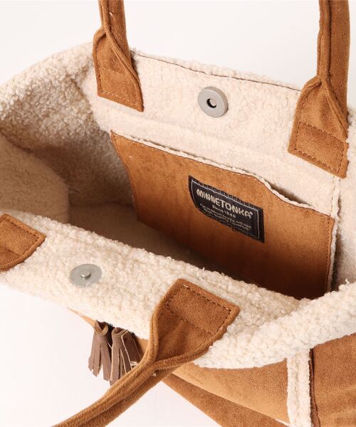 Right-on（ライトオン）の「【MINNETONKA】ボアトートバッグ（トートバッグ・レディース・ブラウン/ダークグレー・ONE SIZE）」の5枚目の写真