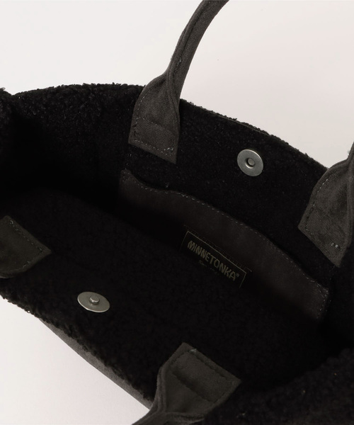 Right-on（ライトオン）の「【MINNETONKA】ボアトートバッグ（トートバッグ・レディース・ブラウン/ダークグレー・ONE SIZE）」の6枚目の写真
