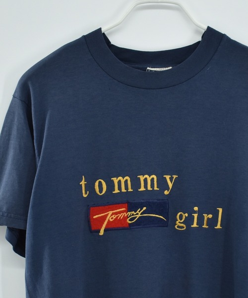 【ヴィンテージ古着】Tommy Girl ロゴ 刺繍 Tシャツ（Tシャツ/カットソー）｜TOMMY HILFIGER（トミーヒルフィガー）