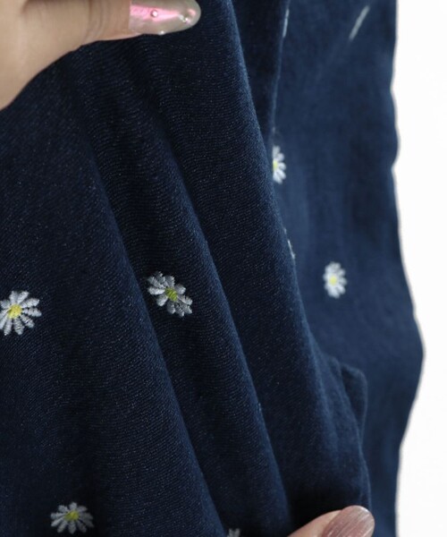 EDWIN（エドウィン）の「【Ou? by EDWIN】フラワー刺しゅうデニムパンツ（デニムパンツ・キッズ・ネイビー・90/100/110/120/130/140/150）」の8枚目の写真