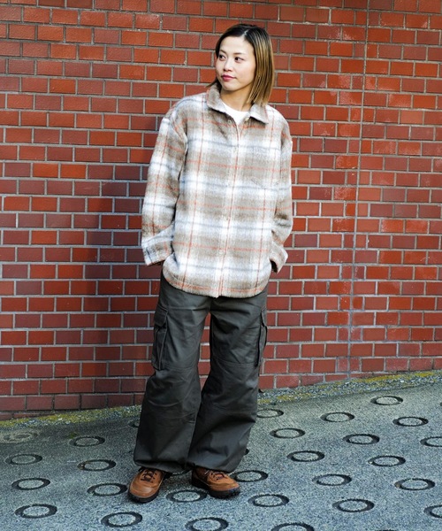 roial(ロイアル)の「LS SHIRT/ROIAL(ロイアル)スタンダードサイジングチェックパターン厚手ロングスリーブシャツ(シャツ/ブラウス・レディース・ブラウン/ブルー/ピンク・MEDIUM/SMALL)」の5枚目の写真