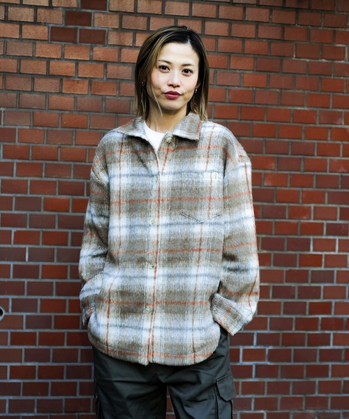 roial(ロイアル)の「LS SHIRT/ROIAL(ロイアル)スタンダードサイジングチェックパターン厚手ロングスリーブシャツ(シャツ/ブラウス・レディース・ブラウン/ブルー/ピンク・MEDIUM/SMALL)」の6枚目の写真