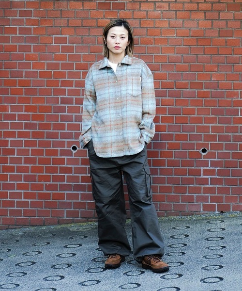 roial(ロイアル)の「LS SHIRT/ROIAL(ロイアル)スタンダードサイジングチェックパターン厚手ロングスリーブシャツ(シャツ/ブラウス・レディース・ブラウン/ブルー/ピンク・MEDIUM/SMALL)」の9枚目の写真