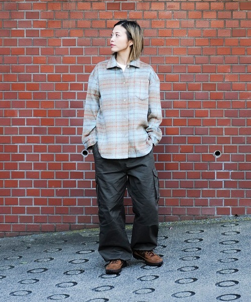 roial(ロイアル)の「LS SHIRT/ROIAL(ロイアル)スタンダードサイジングチェックパターン厚手ロングスリーブシャツ(シャツ/ブラウス・レディース・ブラウン/ブルー/ピンク・MEDIUM/SMALL)」の10枚目の写真