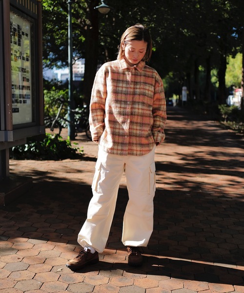 roial(ロイアル)の「LS SHIRT/ROIAL(ロイアル)スタンダードサイジングチェックパターン厚手ロングスリーブシャツ(シャツ/ブラウス・レディース・ブラウン/ブルー/ピンク・MEDIUM/SMALL)」の13枚目の写真